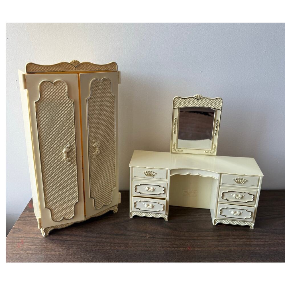 ❌SOLD Vintage 60s Wolverine Dollhouse Bedroom Furniture Wardrobe Vanity Barbie